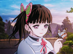 動畫女孩戴著蝴蝶髮夾，在黃昏時捧著一隻君主斑蝶。