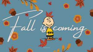 查理布朗被秋葉、橡果同花朵包圍，上面有文字 Fall is coming。