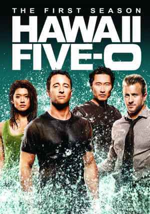 四位電視演員在水中，帶有Hawaii Five-0標題