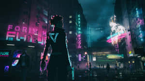 一個穿著發光外套的人在夜晚穿過霓虹燈照亮的未來城市。 — 藝術 壁紙