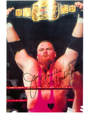 摔角手 Jim Neidhart 在擂台上高舉冠軍腰帶慶祝勝利。 — 摔角 GIF 壁紙