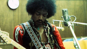 Jimi Hendrix 在錄音室彈奏電結他。