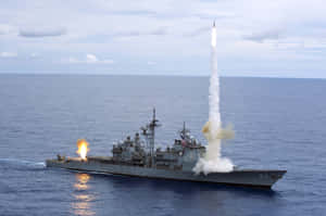 軍艦在開闊的海洋上空向天空發射導彈 — MacBook Air 13 壁紙