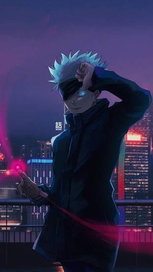 眼睛發光、戴著眼罩的動漫角色站在夜晚的霓虹城市中。 — 咒術回戰 壁紙