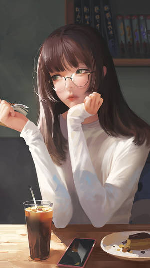 一位戴眼鏡的年輕女性在室內享用甜品和冰咖啡。 — 動畫手機GIF 壁紙