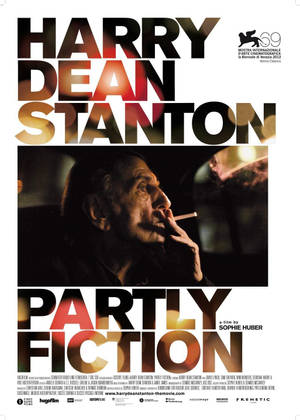電影《Partly Fiction》的海報，由哈利·狄恩·史坦頓主演，在車內吸煙。