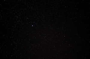 深邃的黑色天空，充滿無數閃爍的星星。