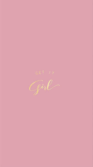粉紅色背景，金色草書字體寫着「GET IT Girl」 — 簡約 壁紙