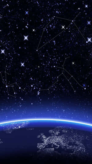 從太空看到的地球，城市燈光閃爍，星座在上方。