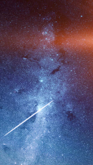 一顆明亮的流星在色彩繽紛的星空星系中留下軌跡，帶有藍色和橙色調。