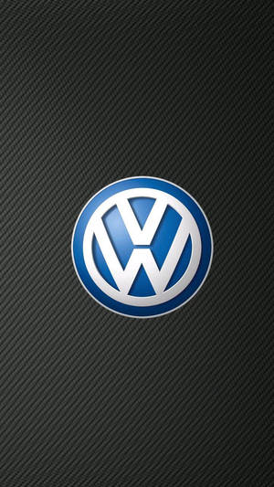 黑色碳纖維紋理背景上的 Volkswagen 標誌