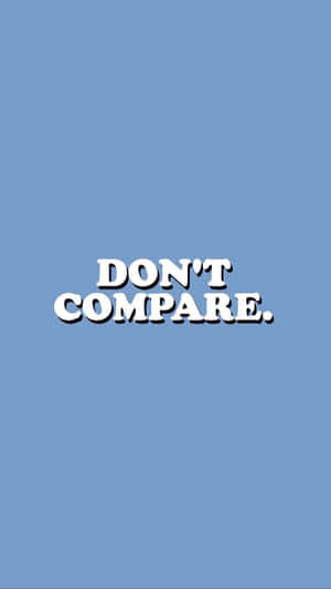 藍色背景上寫有白色文字「DON'T COMPARE。」