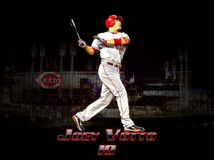棒球手Joey Votto在夜晚球場揮棒。