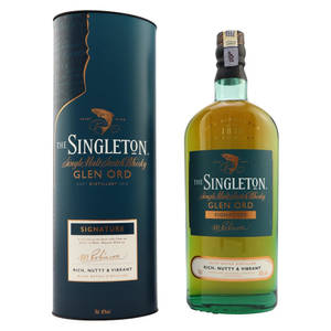 Singleton Glen Ord Signature 威士忌酒瓶及鮭魚設計包裝。