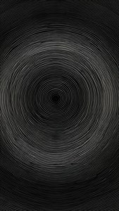 黑色背景上，同心銀色線條形成催眠漩渦圖案。