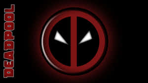 黑暗背景上帶有紅色光芒和垂直文字的 Deadpool 標誌
