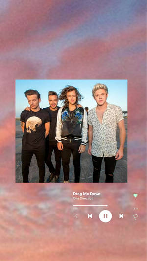 One Direction 樂隊照片，帶有音樂播放器界面，背景為彩色漸變。 — 音樂美學 壁紙
