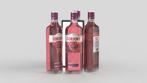 在乾淨的攝影棚環境中展示的三個Gordon's氈酒瓶。