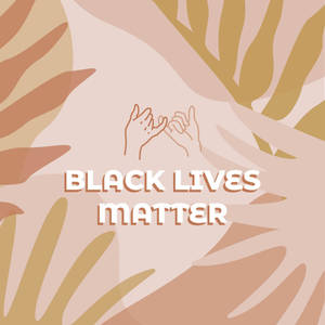 兩隻手在熱帶葉片背景上形成心形，並帶有「BLACK LIVES MATTER」文字。