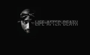 Tupac Shakur 肖像，深色背景上帶有 Life After Death 文字