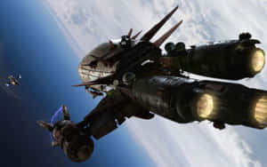 一艘大型生鏽的太空船，引擎發光，伴隨著一架小型無人機，在佈滿雲層的天空中飛行。