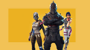 三個身穿未來盔甲的Fortnite遊戲角色在黃色背景前擺姿勢。