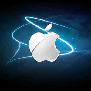 在黑暗的太空環境中，閃亮的Apple標誌被發光的藍色軌道線環繞。