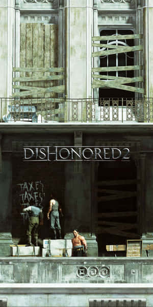 工人們站在《Dishonored 2》中反烏托邦城市環境中被木板封住的建築物前。 — 18:9 壁紙