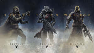 三個Destiny遊戲角色：獵人、泰坦、術士，身穿太空裝甲，手持武器。