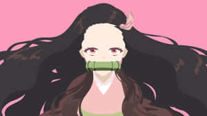 長黑髮粉紅眼睛的動漫女孩，嘴上戴著綠色竹製口塞。