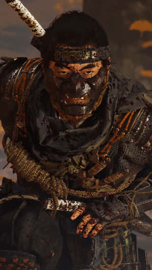 戰鬥裝備中的武士，滿臉鮮血，手持劍，黃昏時分。 — 對馬戰鬼 GIF 壁紙