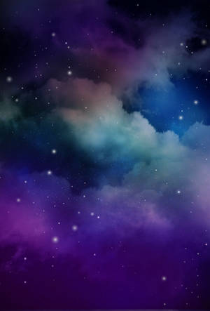 星空夜空，帶有紫色、藍色和藍綠色的彩色星雲雲層。