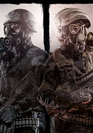 兩名武裝士兵戴著防毒面具和戰鬥裝備站在戰區中。