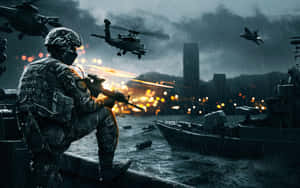 士兵在雨夜戰鬥中從船上發射步槍，直升機和噴射機在頭頂飛過。