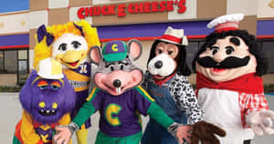 五個Chuck E Cheese吉祥物一起站在餐廳外。