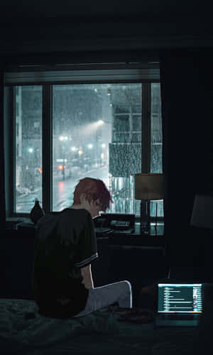 動漫男孩坐在床上，透過雨濕的窗戶眺望夜晚的城市燈光。 — 棕櫚樹 GIF 壁紙