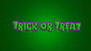 深綠色背景上帶有紫色滴落的綠色 'trick or treat' 萬聖節文字。 — 萬聖節恐怖 壁紙
