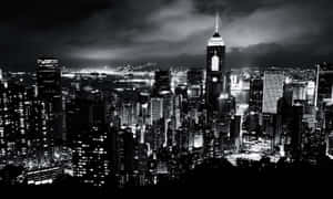 夜晚的黑白城市景觀，明亮的摩天大樓和烏雲。 — 城市景觀 壁紙