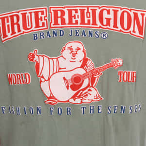 True Religion品牌牛仔T恤，帶有佛陀彈結他圖案。