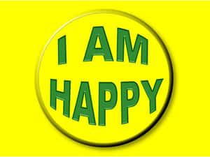 一個黃色圓形徽章，上面有綠色文字寫著「I AM HAPPY」。 — 向日葵田 壁紙