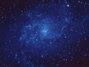 深空中充滿星星的藍色星雲。 — 星空 壁紙
