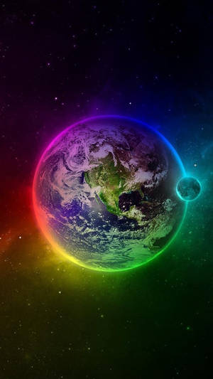 地球在太空中被發光的彩虹光環環繞，伴有星星和一輪小月亮。