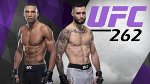 兩名UFC拳手為UFC 262賽事擺姿勢，帶有紋身和手套。