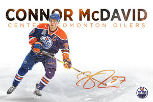 Connor McDavid 身穿愛民頓油人隊球衣在冰上滑行，附有簽名。 — 冰球 壁紙