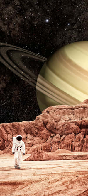 孤獨的太空人在土星環下探索岩石外星世界。