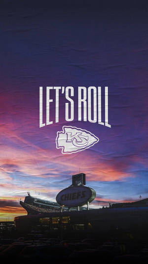 酋長隊球場在日落時分，帶有「LET'S ROLL」文字和標誌。
