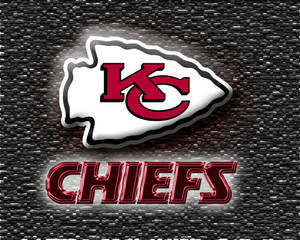 Kansas City Chiefs 標誌，帶有發光紅色文字，背景為紋理灰色。