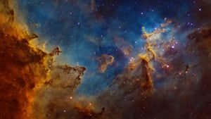 深空中充滿恆星和宇宙塵埃的彩色星雲。 — 太空 壁紙