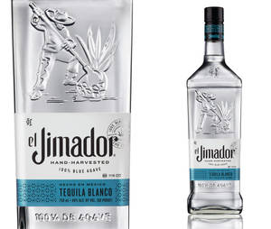 兩個 El Jimador 龍舌蘭白標瓶，帶有壓紋的收割者設計和藍色標籤。