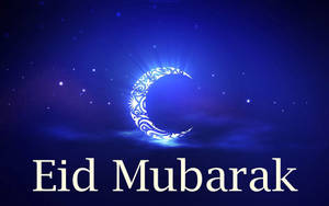 一輪發光的弦月帶有裝飾性圖案，在星空夜空中閃耀，並有Eid Mubarak文字。